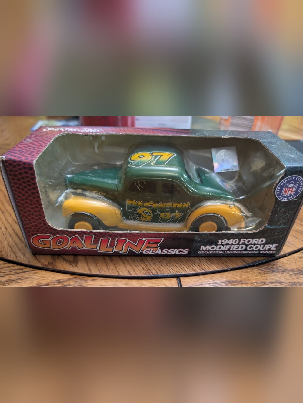 1997 Ertl 1940 Ford Modified Coupe Diecast Green Bay Packers Bank